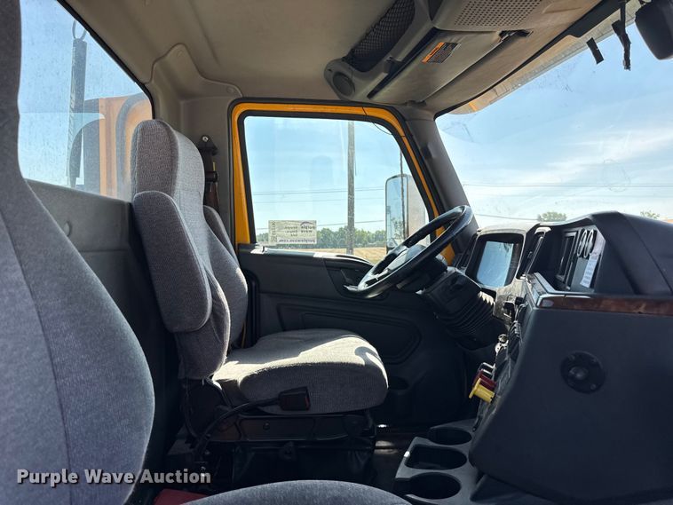 image for item EF2190 2021 International LT625 