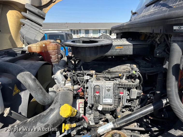 image for item EF2190 2021 International LT625 