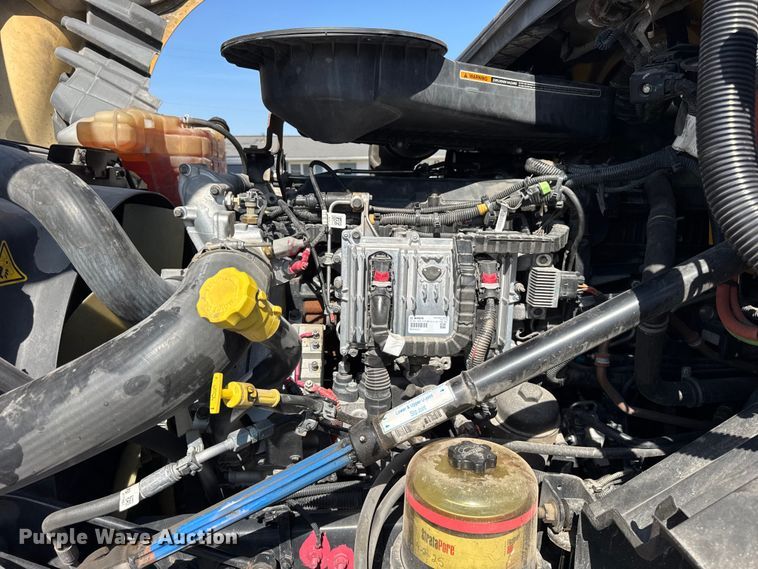 image for item EF2190 2021 International LT625 