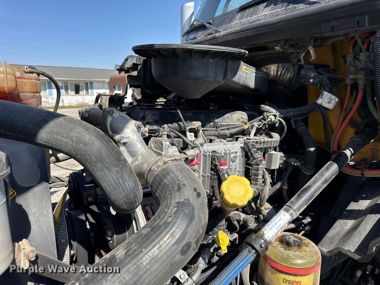 image for item EF2190 2021 International LT625 