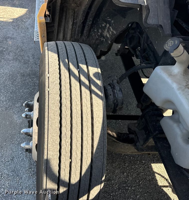 image for item EF2190 2021 International LT625 