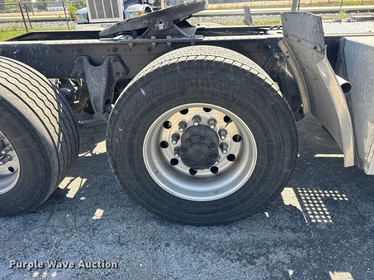 image for item EF2190 2021 International LT625 