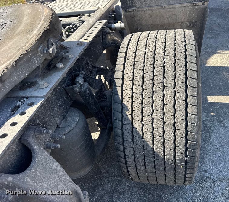 image for item EF2190 2021 International LT625 