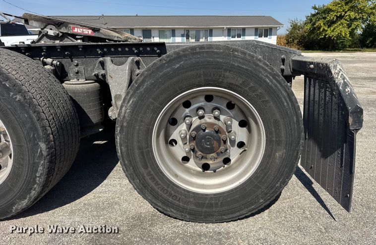 image for item EF2190 2021 International LT625 