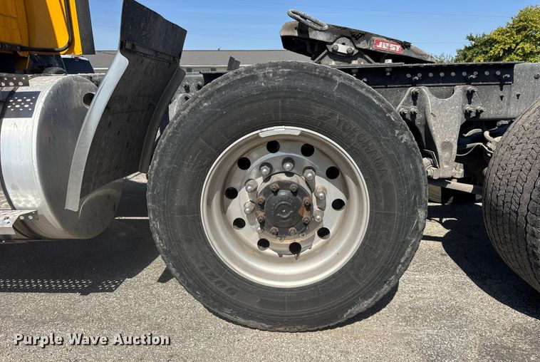 image for item EF2190 2021 International LT625 