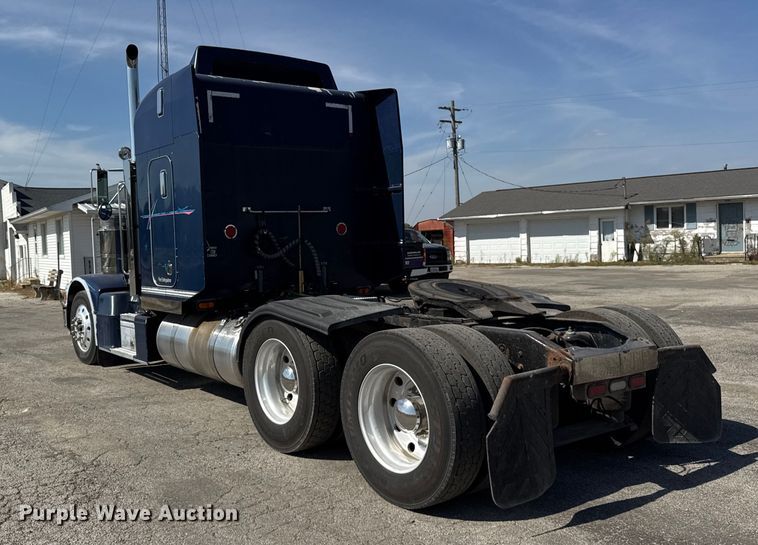 image for item EF2191 1999 Peterbilt 377 semi truck