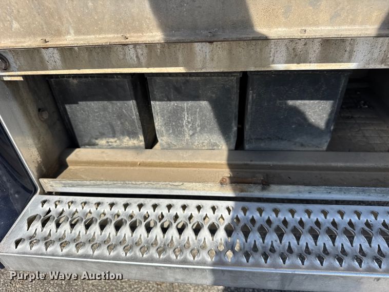 image for item EF2191 1999 Peterbilt 377 semi truck