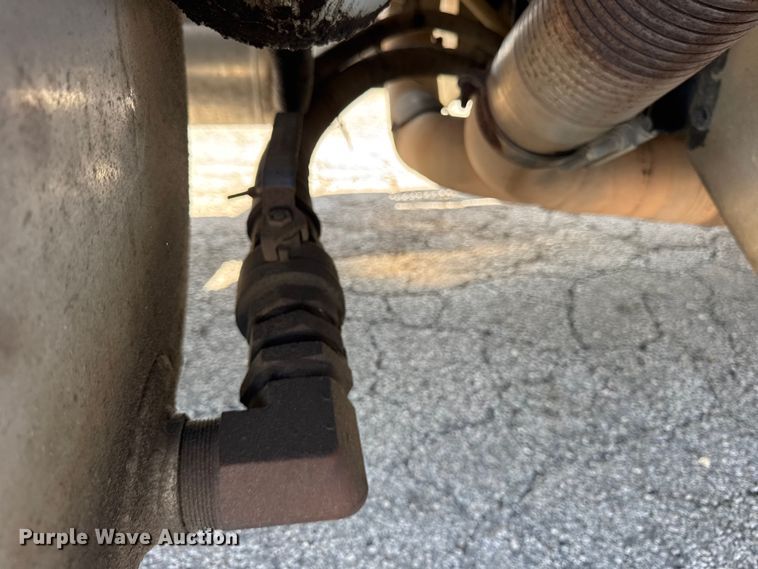 image for item EF2191 1999 Peterbilt 377 semi truck