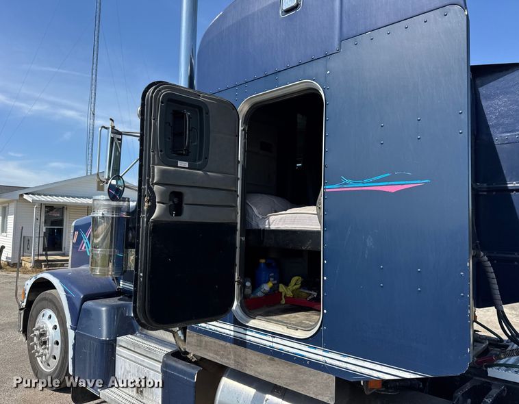 image for item EF2191 1999 Peterbilt 377 semi truck