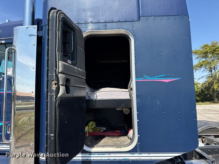 image for item EF2191 1999 Peterbilt 377 semi truck