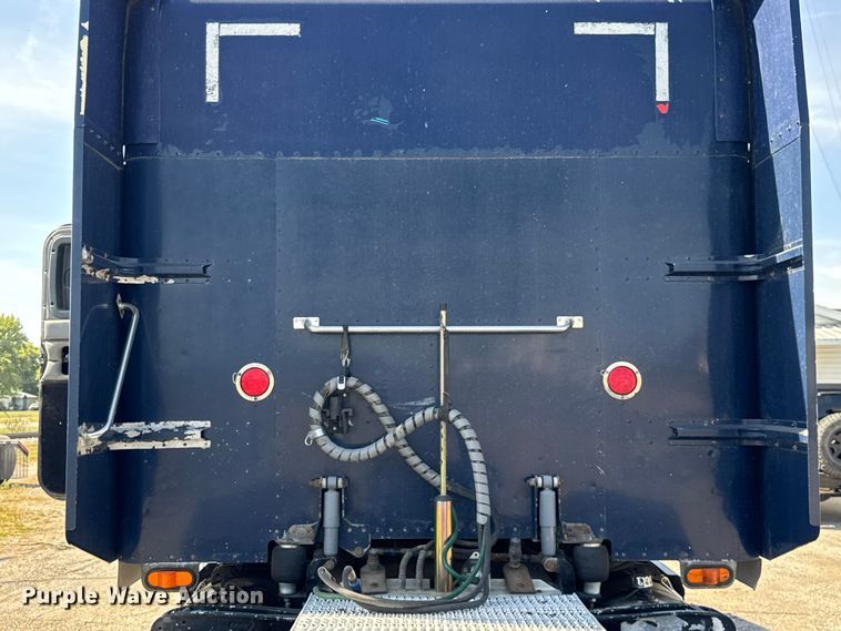 image for item EF2191 1999 Peterbilt 377 semi truck