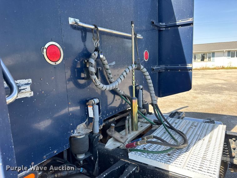 image for item EF2191 1999 Peterbilt 377 semi truck