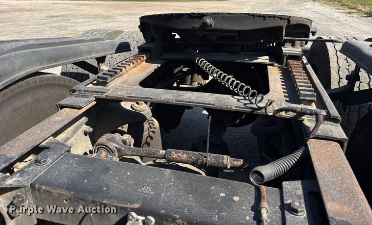 image for item EF2191 1999 Peterbilt 377 semi truck