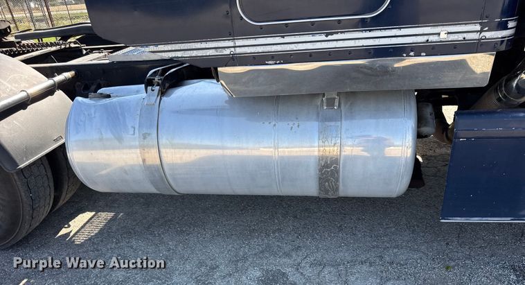 image for item EF2191 1999 Peterbilt 377 semi truck