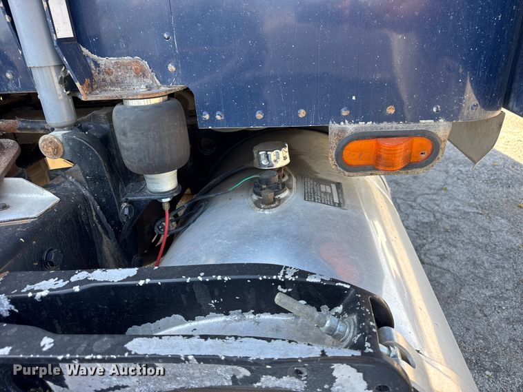 image for item EF2191 1999 Peterbilt 377 semi truck