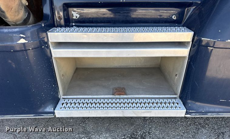 image for item EF2191 1999 Peterbilt 377 semi truck