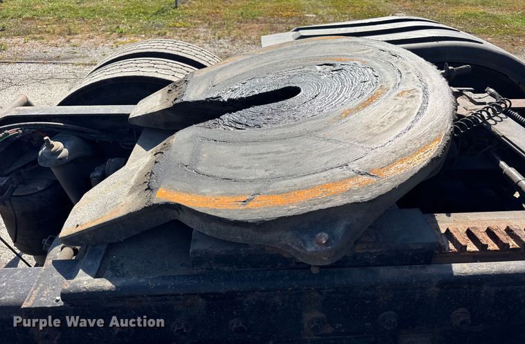 image for item EF2191 1999 Peterbilt 377 semi truck