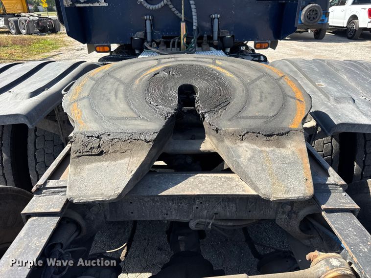 image for item EF2191 1999 Peterbilt 377 semi truck