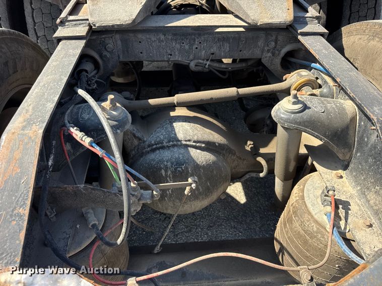 image for item EF2191 1999 Peterbilt 377 semi truck