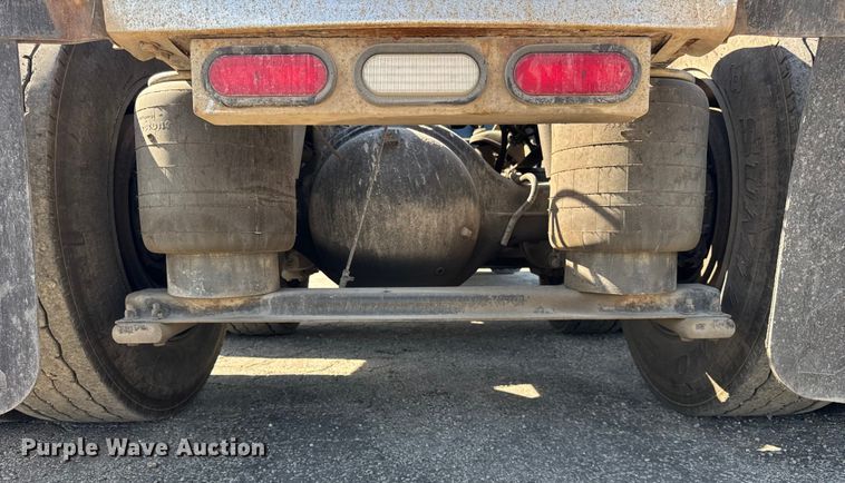 image for item EF2191 1999 Peterbilt 377 semi truck