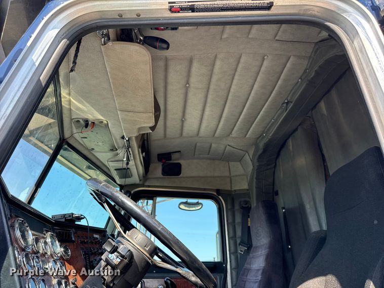 image for item EF2191 1999 Peterbilt 377 semi truck