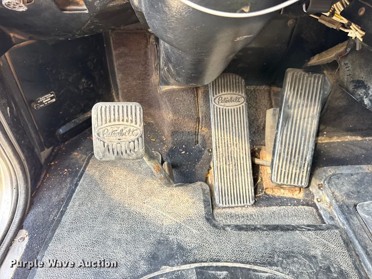 image for item EF2191 1999 Peterbilt 377 semi truck