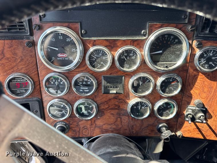 image for item EF2191 1999 Peterbilt 377 semi truck