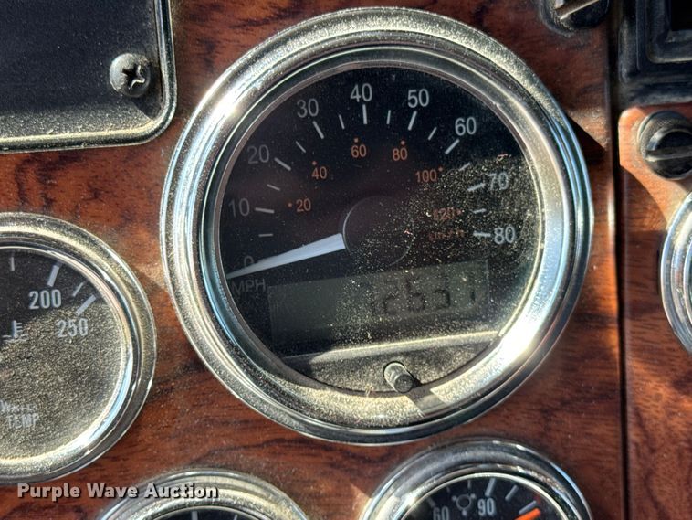 image for item EF2191 1999 Peterbilt 377 semi truck