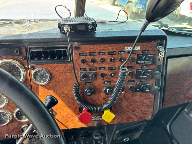 image for item EF2191 1999 Peterbilt 377 semi truck