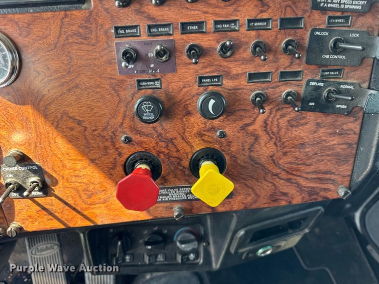 image for item EF2191 1999 Peterbilt 377 semi truck