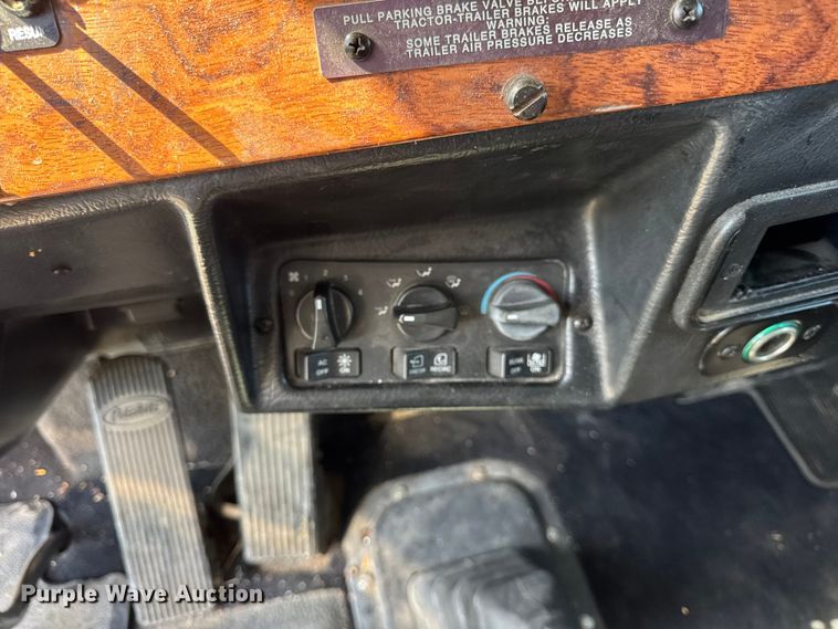 image for item EF2191 1999 Peterbilt 377 semi truck