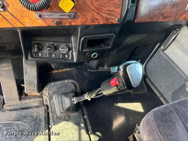 image for item EF2191 1999 Peterbilt 377 semi truck