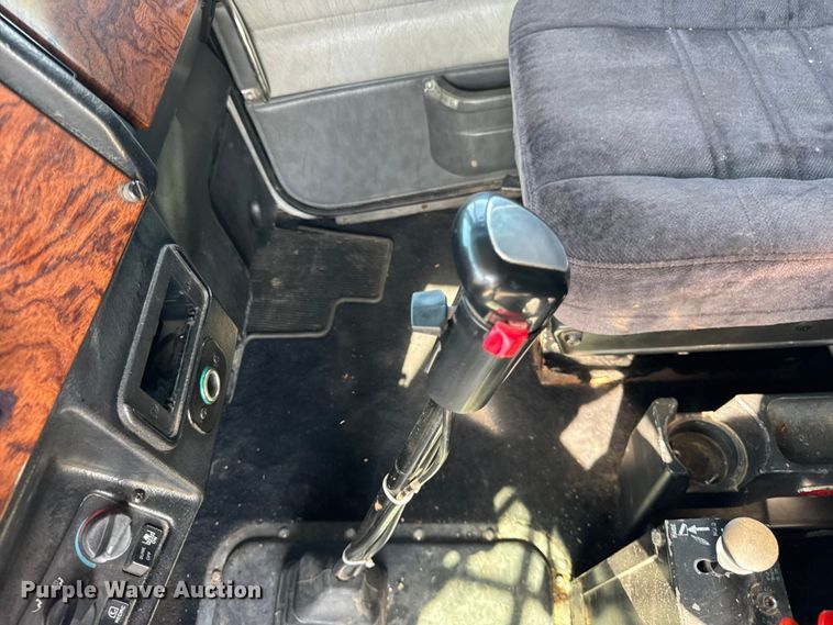 image for item EF2191 1999 Peterbilt 377 semi truck