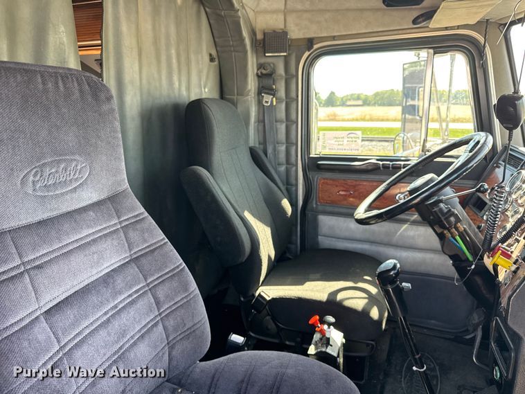 image for item EF2191 1999 Peterbilt 377 semi truck