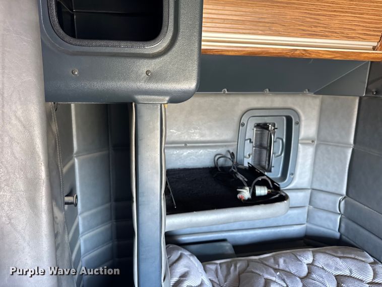 image for item EF2191 1999 Peterbilt 377 semi truck