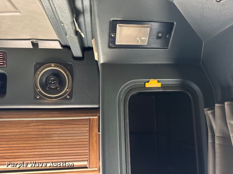 image for item EF2191 1999 Peterbilt 377 semi truck