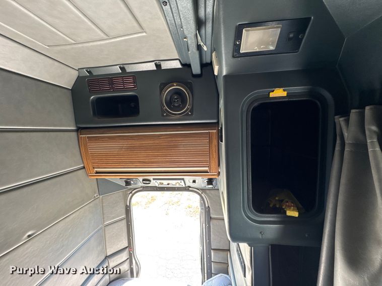 image for item EF2191 1999 Peterbilt 377 semi truck