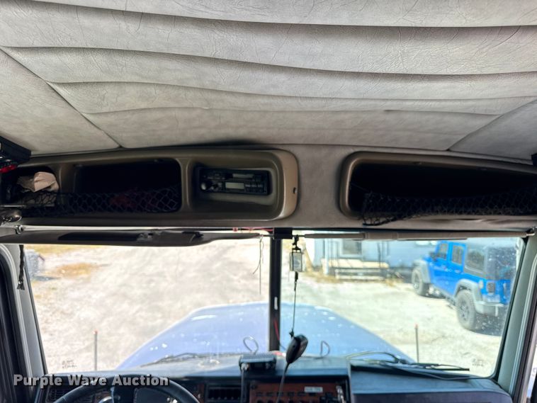 image for item EF2191 1999 Peterbilt 377 semi truck