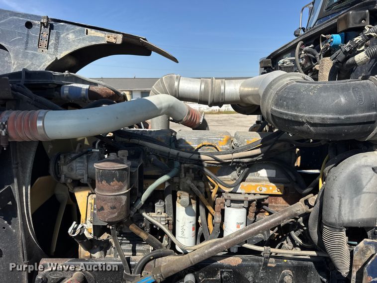 image for item EF2191 1999 Peterbilt 377 semi truck