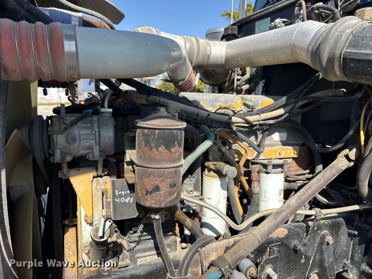 image for item EF2191 1999 Peterbilt 377 semi truck