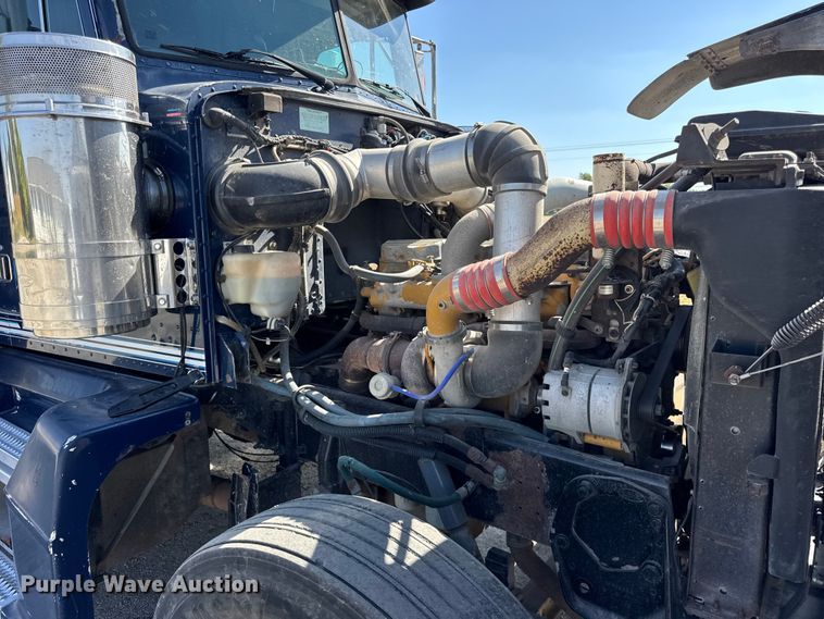 image for item EF2191 1999 Peterbilt 377 semi truck