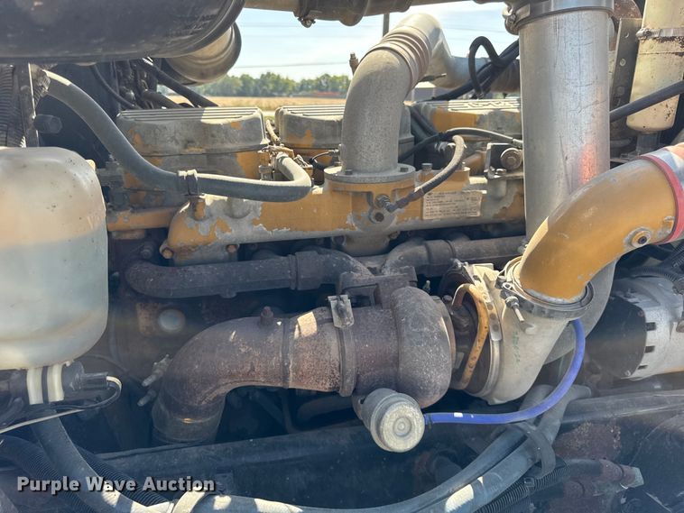 image for item EF2191 1999 Peterbilt 377 semi truck