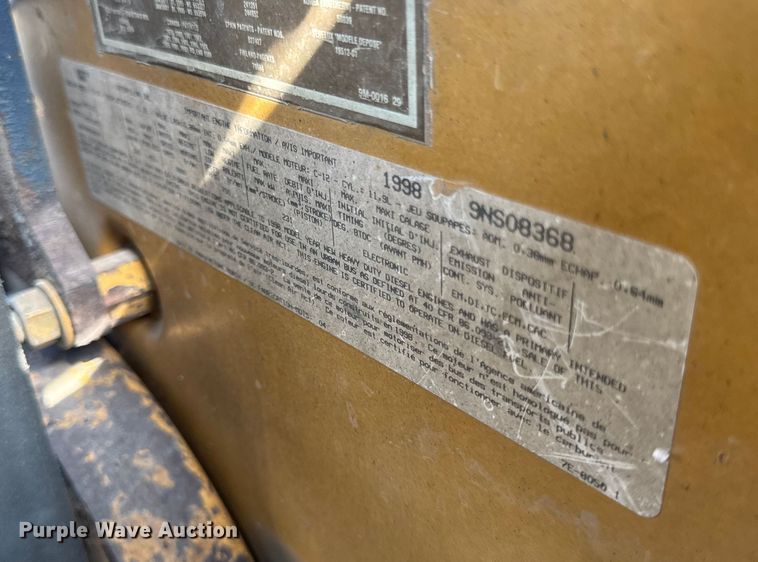 image for item EF2191 1999 Peterbilt 377 semi truck