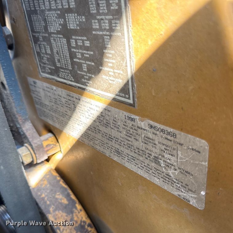 image for item EF2191 1999 Peterbilt 377 semi truck