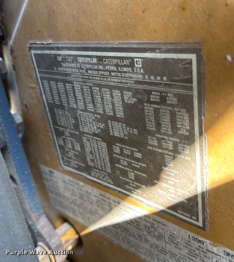 image for item EF2191 1999 Peterbilt 377 semi truck