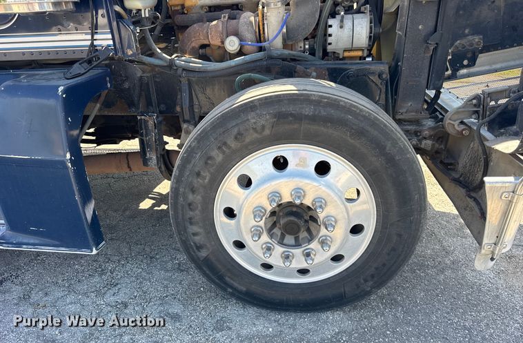 image for item EF2191 1999 Peterbilt 377 semi truck