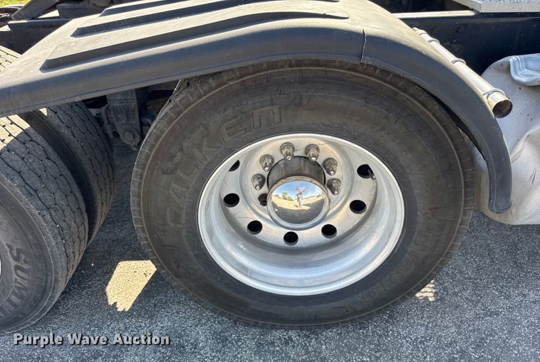 image for item EF2191 1999 Peterbilt 377 semi truck