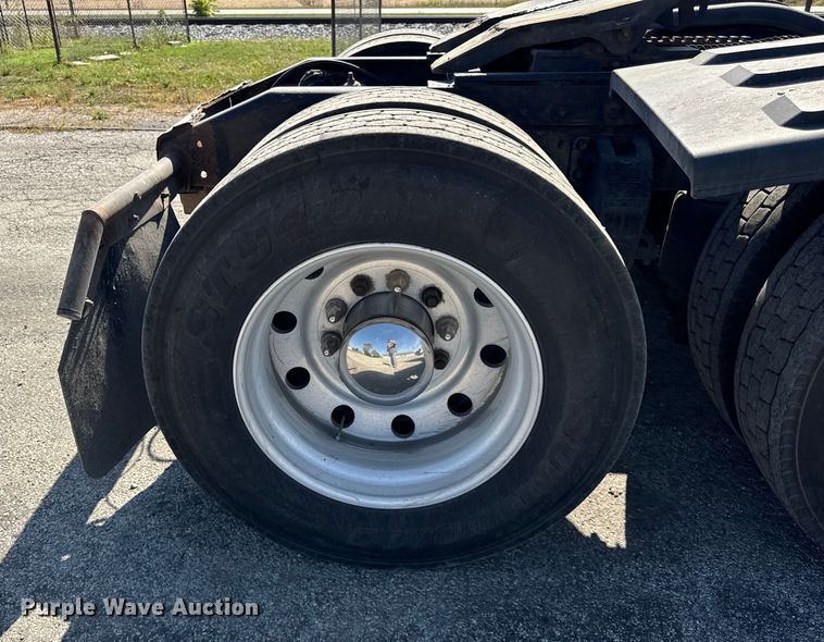 image for item EF2191 1999 Peterbilt 377 semi truck