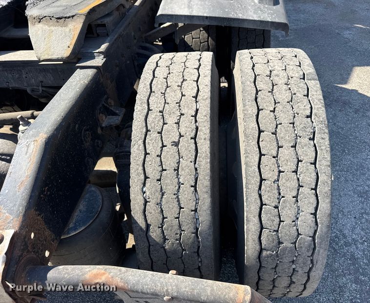 image for item EF2191 1999 Peterbilt 377 semi truck