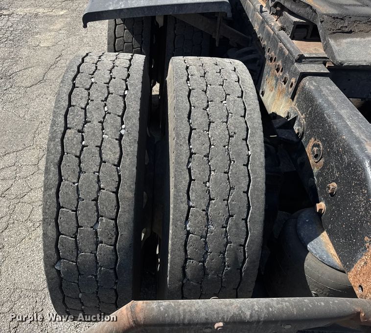 image for item EF2191 1999 Peterbilt 377 semi truck